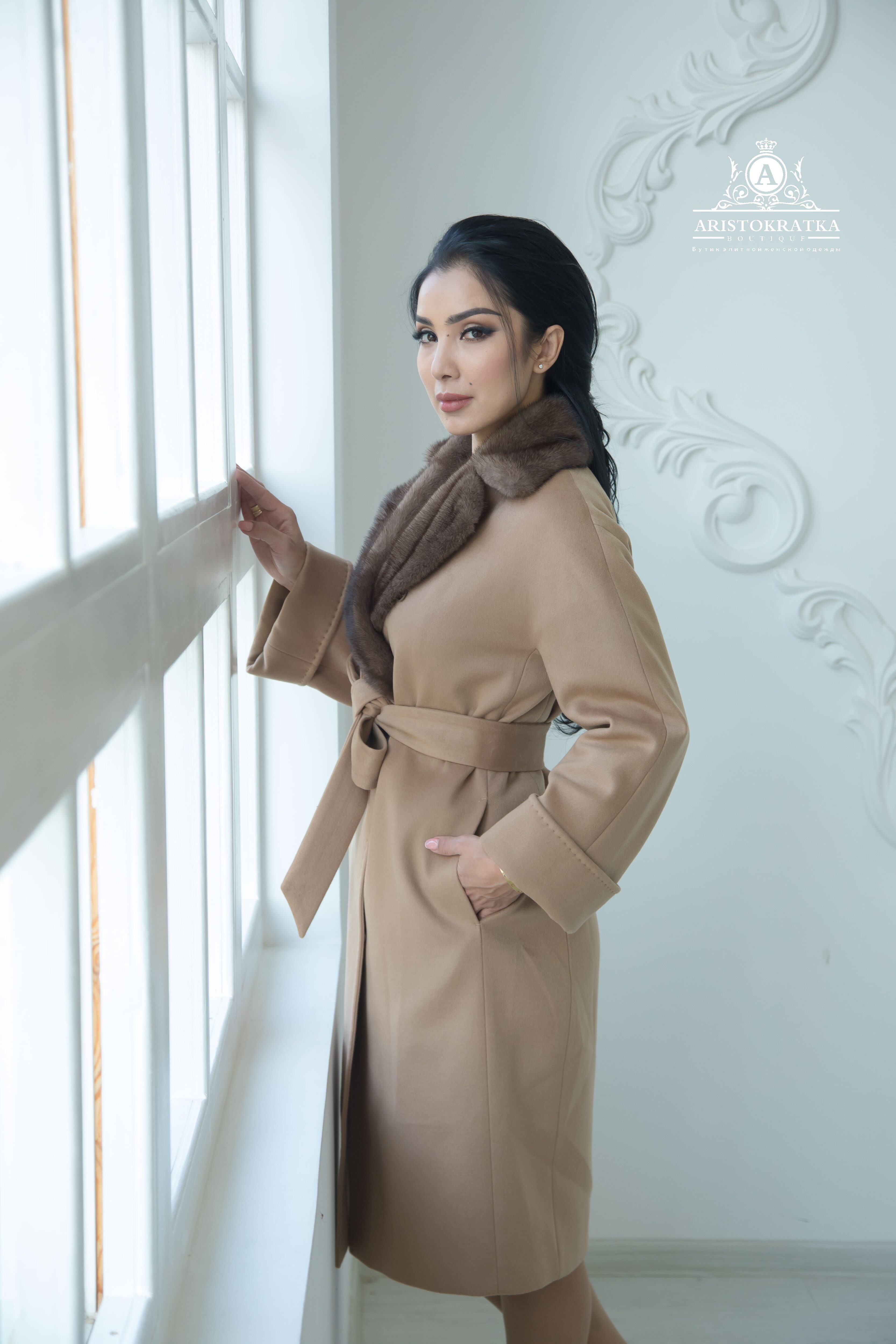 Пальто с мехом бежевый MODA LARISSA